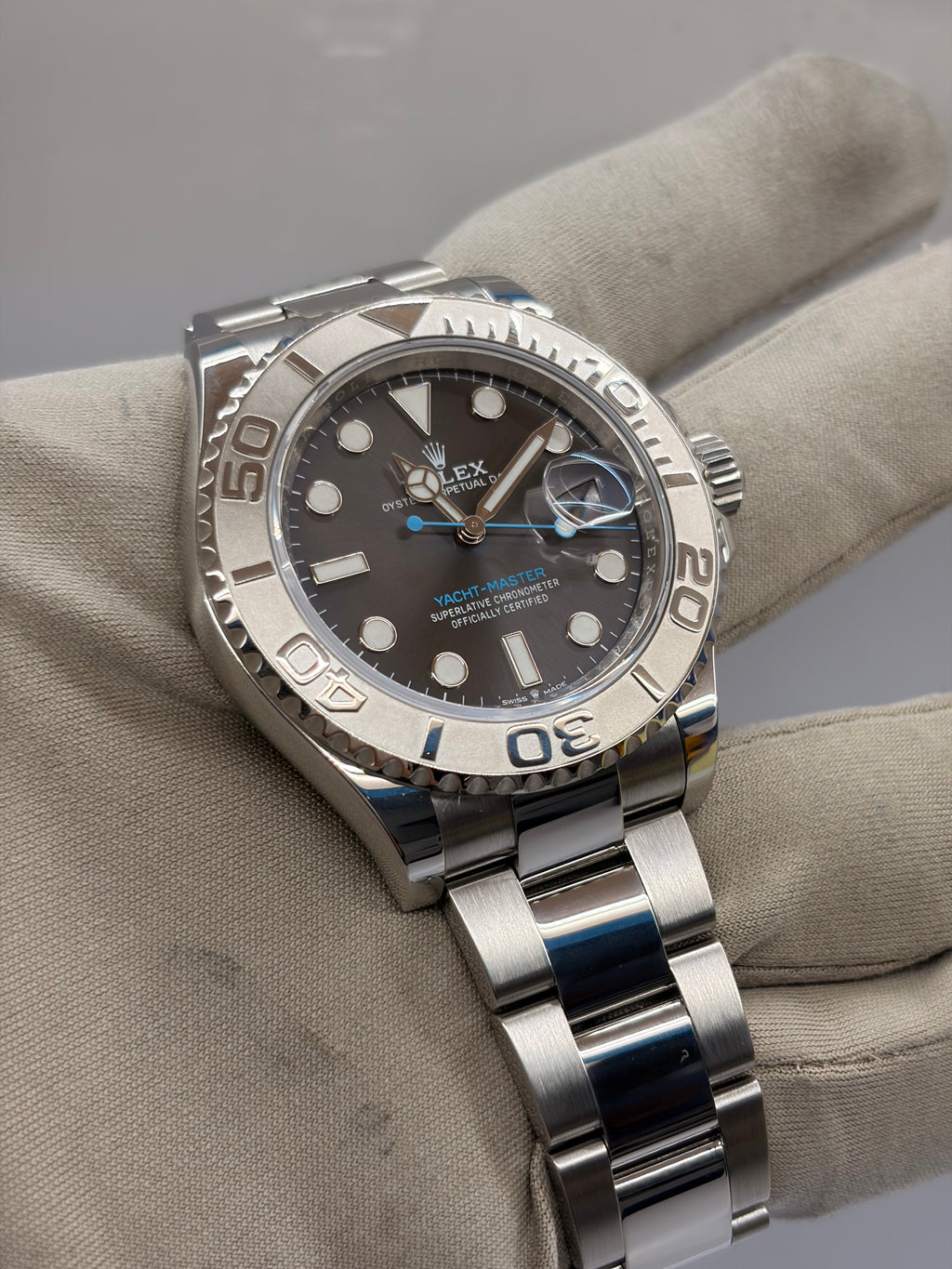 126622 Yacht-Master Dark Rhodium Oyster 40mm
Watch and Card 2022