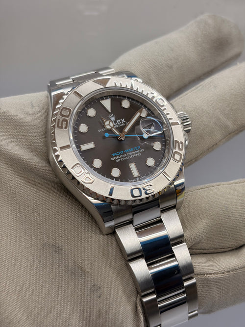 126622 Yacht-Master Dark Rhodium Oyster 40mm
Watch and Card 2022