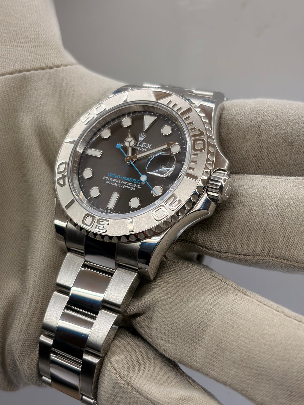 126622 Yacht-Master Dark Rhodium Oyster 40mm
Watch and Card 2022